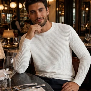 Eleva tu estilo sin esfuerzo con este buzo premium texturizado para hombre,